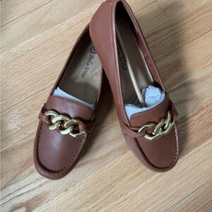 Bella Vita Tan Loafers with Gold Accent Women’s flat 8.5 WW